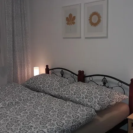Apartman 8 *